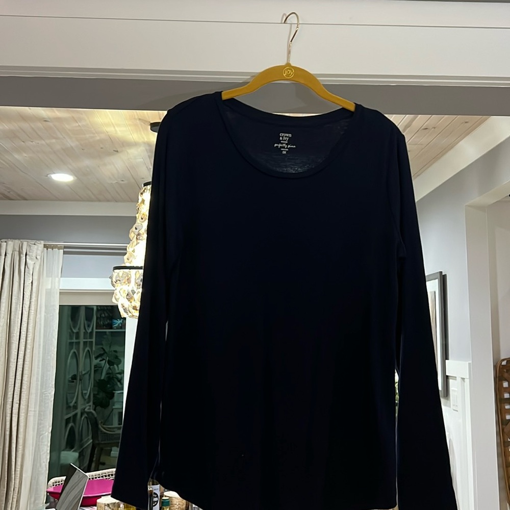 Crown and ivy 0X navy cotton top
